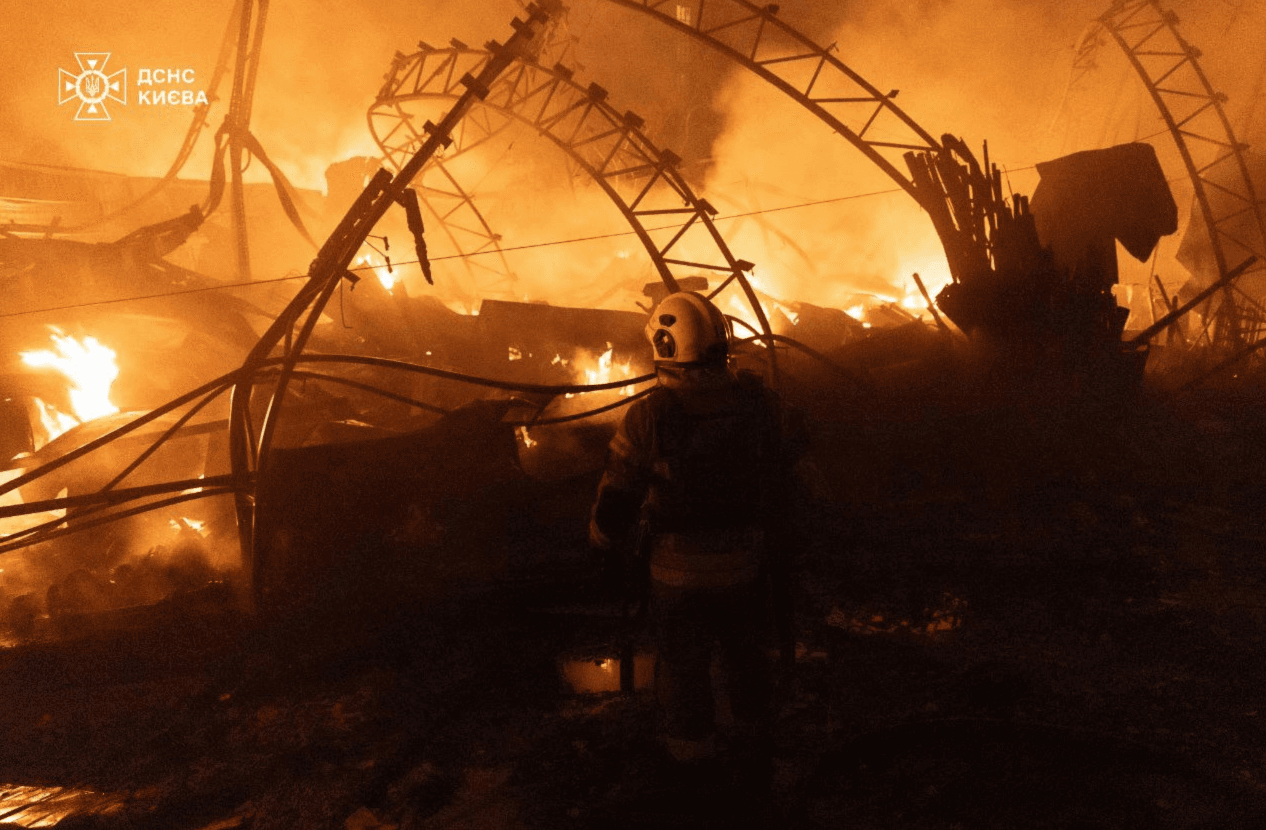 Семеро людей постраждали під час атаки на Київ: пошкоджені будинки, синагога і бізнес-центр
