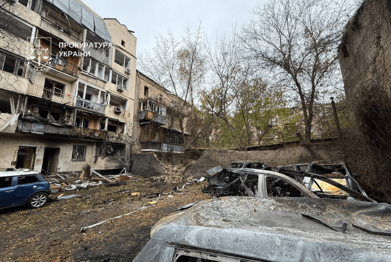 Відомо про вісьмох постраждалих у Києві: 18-річний хлопець та 60-річна жінка – у важкому стані
