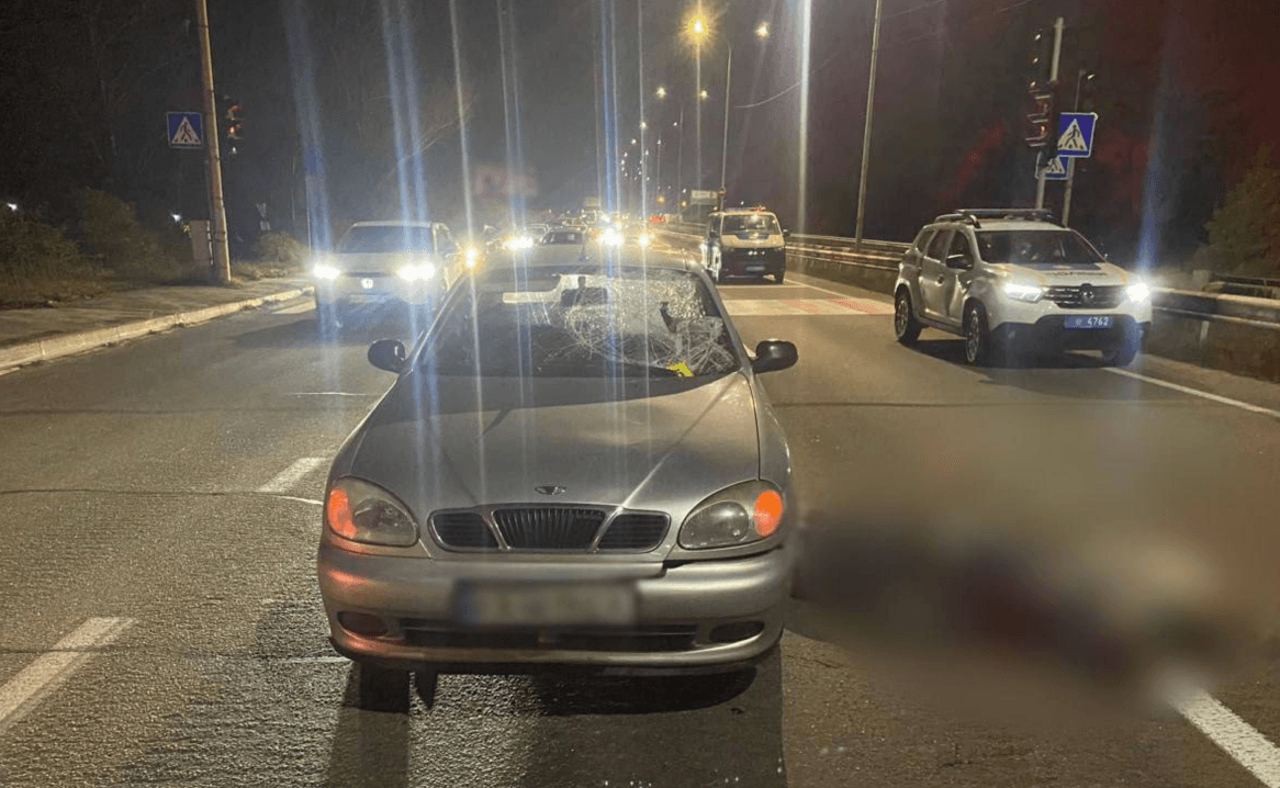 Водій автівки на смерть збив жінку на Оболоні