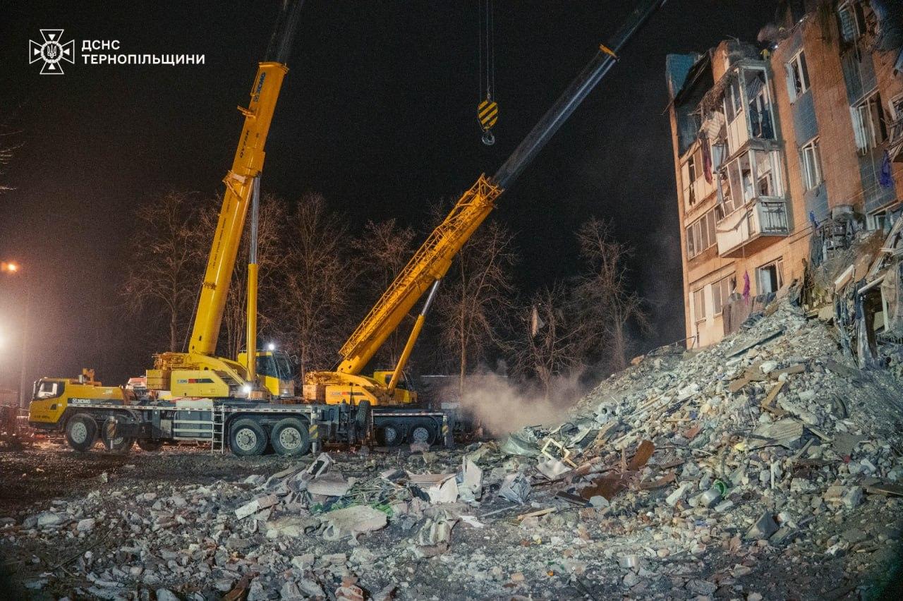 У Тернополі завершено пошукові роботи: доля п’яти дорослих і дитини досі невідома