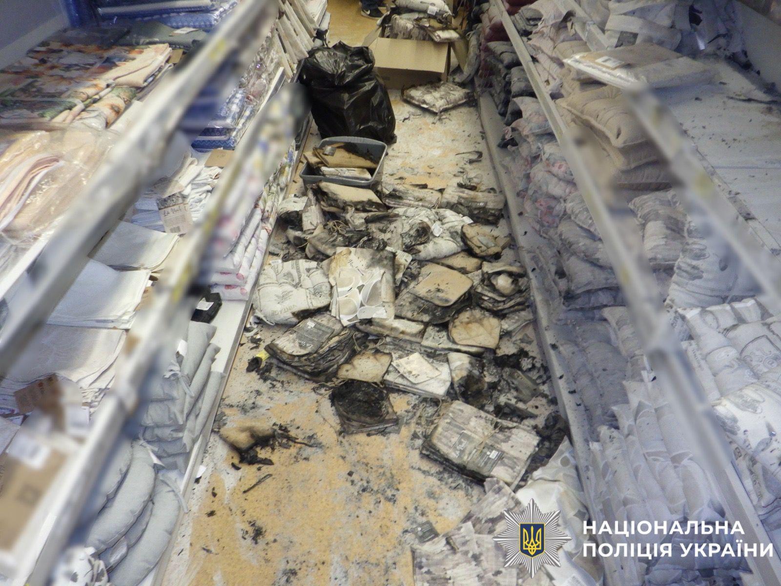 У Броварах чоловік умисно влаштував пожежу у гіпермаркеті