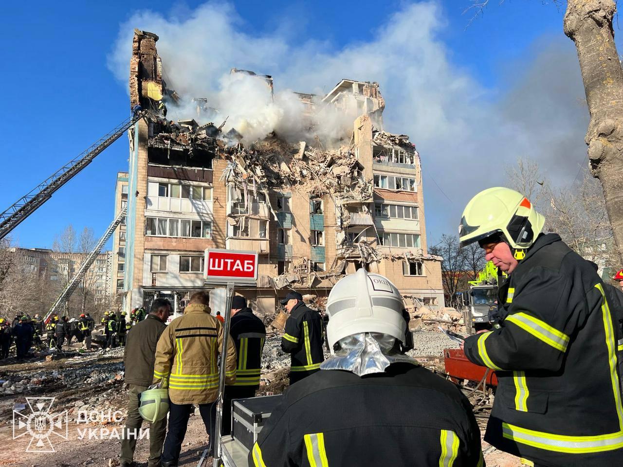 У Тернополі врятували хлопця, який провів під завалами майже 8 годин