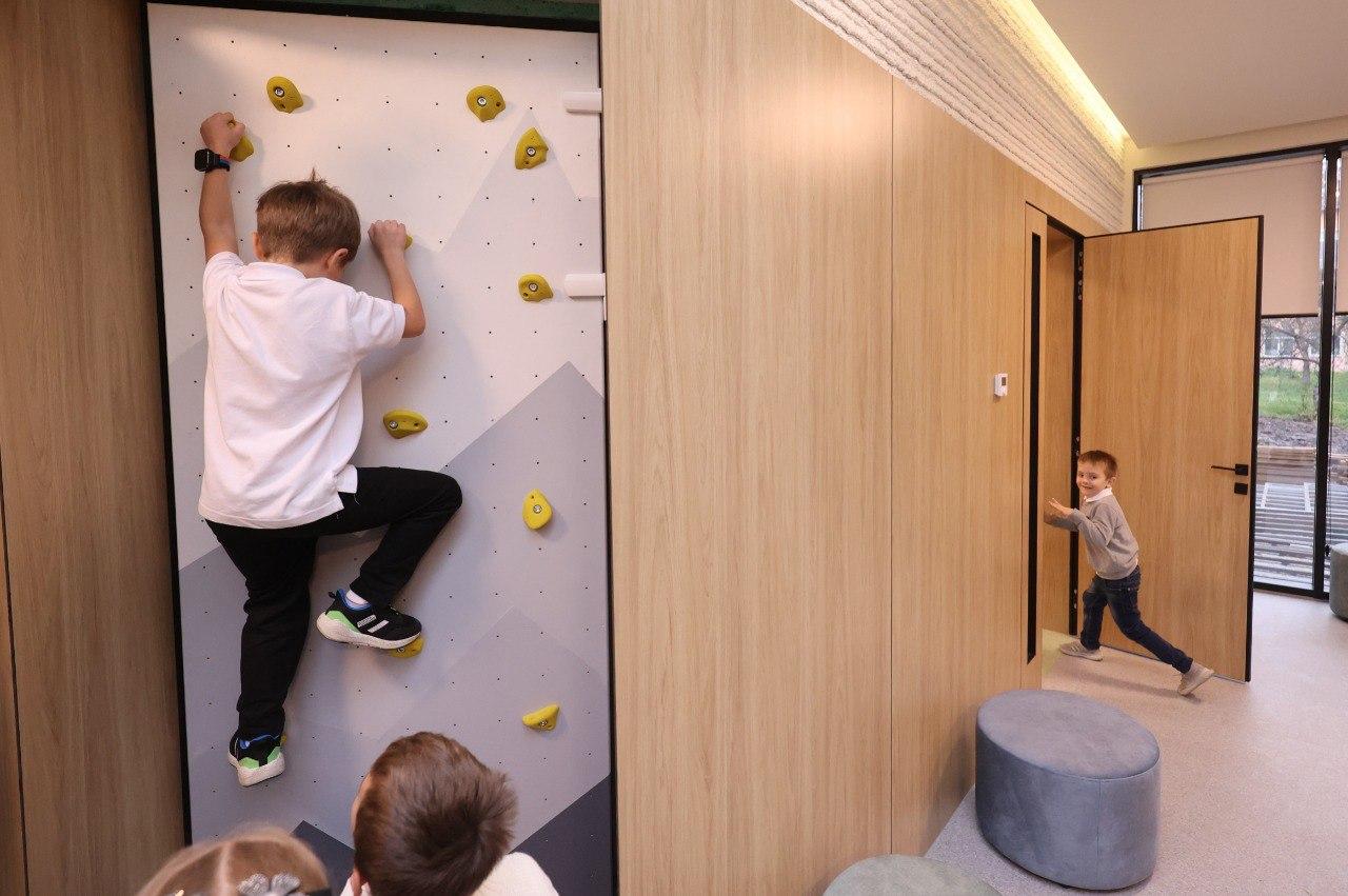 Єдина в Україні “надрукована” школа прийняла перших учнів – який вона має вигляд