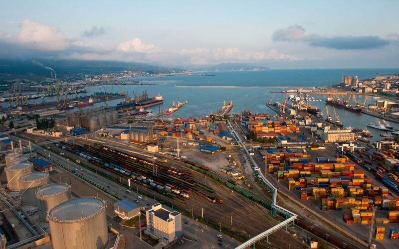 Порт «Новоросійськ» відновив роботу після комбінованої атаки України