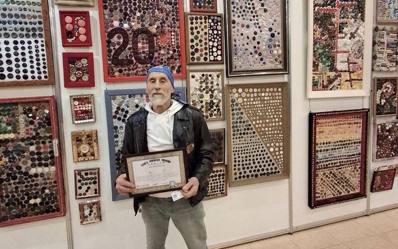 У парку імені Івана Багряного можна побачити виставку з 60 тисяч гудзиків – вперше у світі