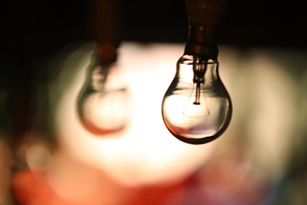 У Києві та області змінилися графіки відключень: світла не буде довше