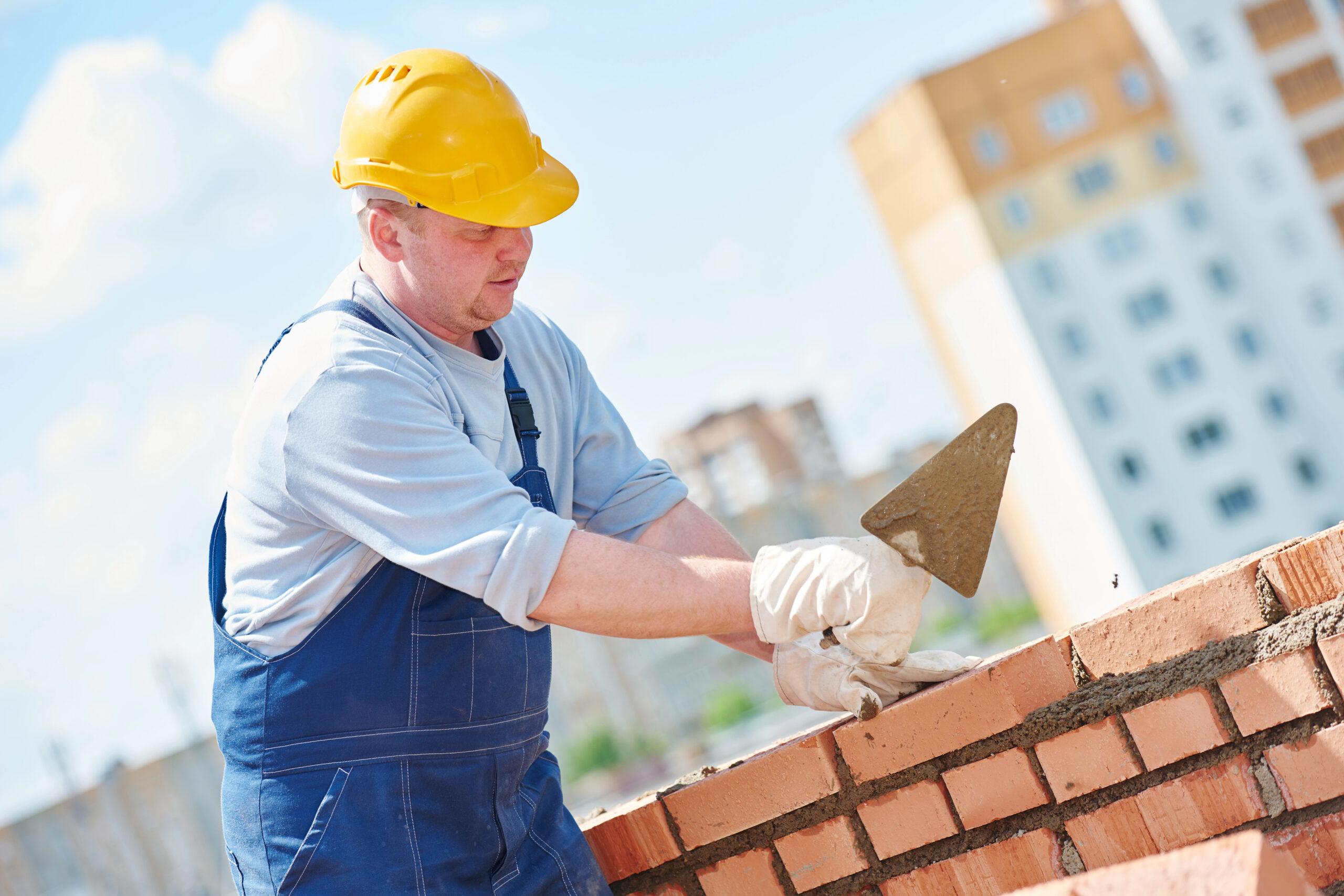 Зарплати у фахівців робітничих професій зросли у рази: хто заробляє найбільше