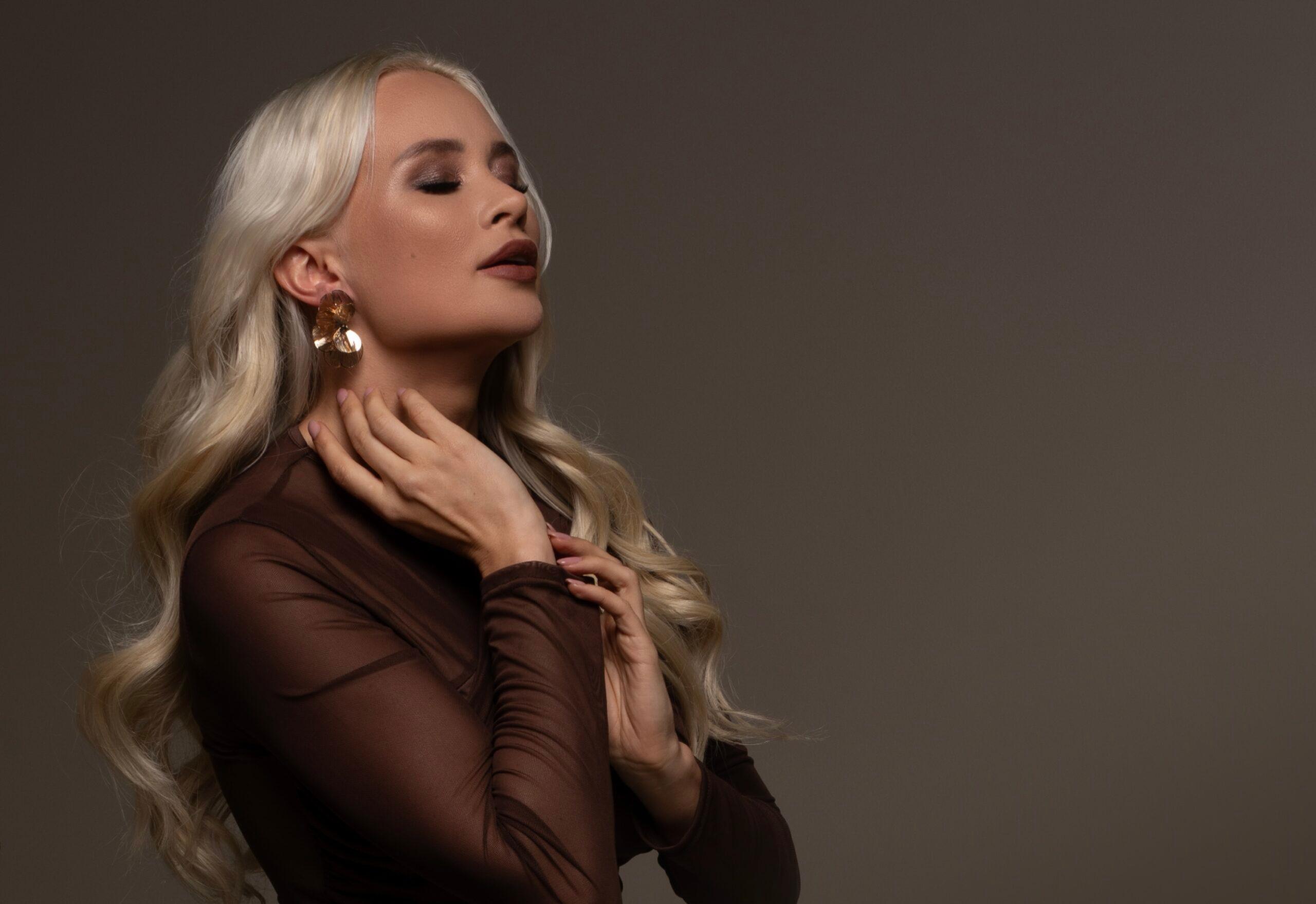 ANGELA презентує “Листопад” — саундтрек жінки, яка розлучається з коханим