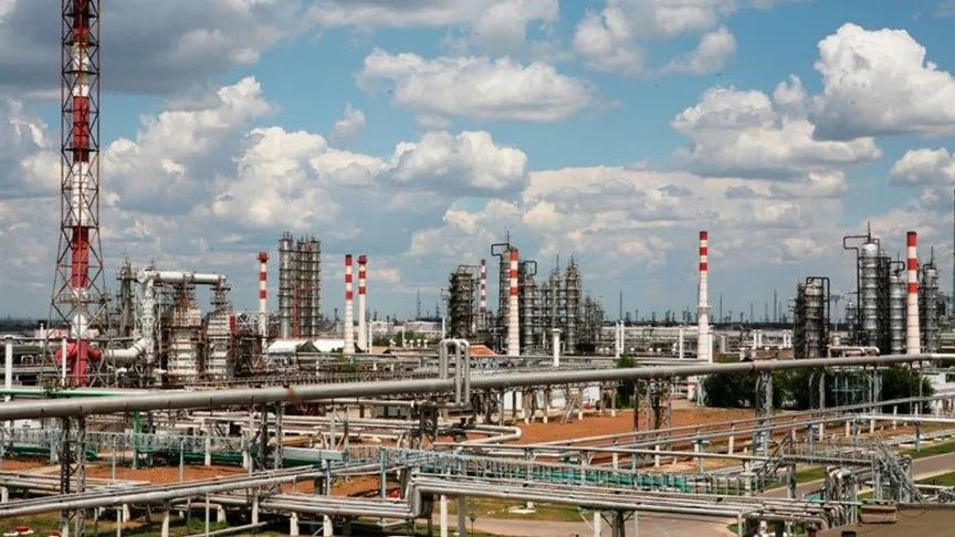 Після атаки українських дронів зупинив роботу Волгоградський нафтопереробний завод — Reuters