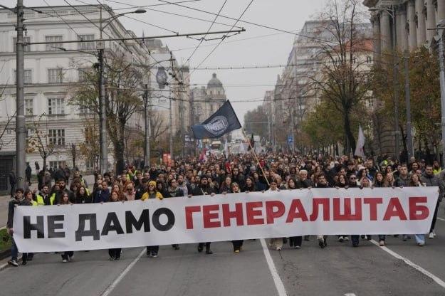 У Белграді протестували проти будівництва готелю на місці розбомбленої будівлі Генштабу