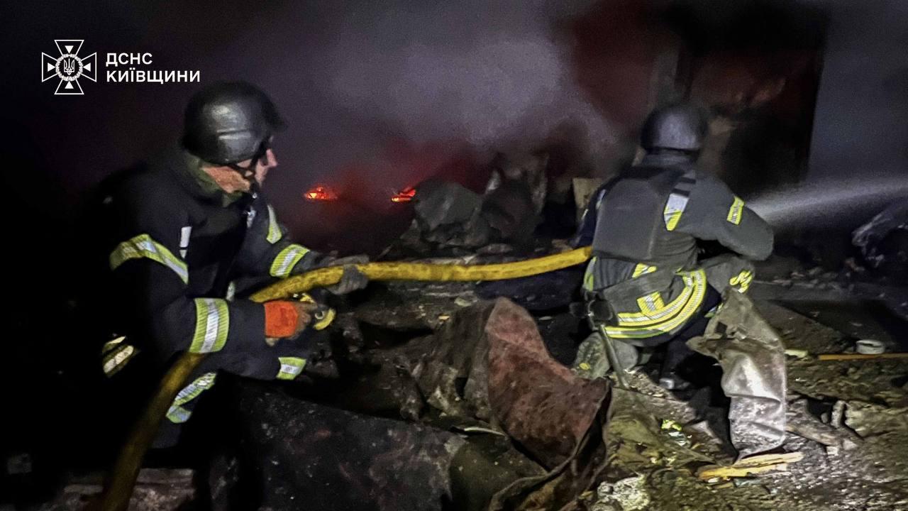 Ворог пошкодив будинки та завдав руйнувань ТРЦ у Броварах