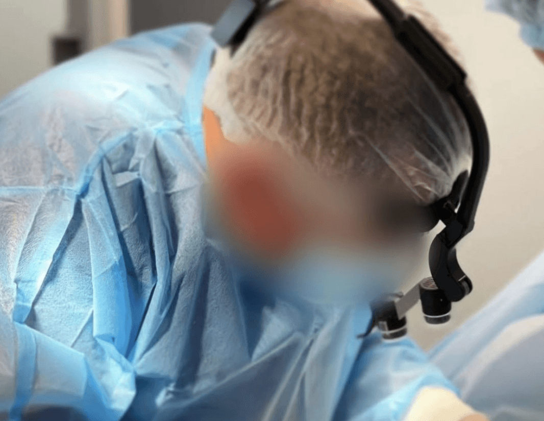 Пластичного хірурга столичної приватної клініки звинувачують у смерті пацієнтки