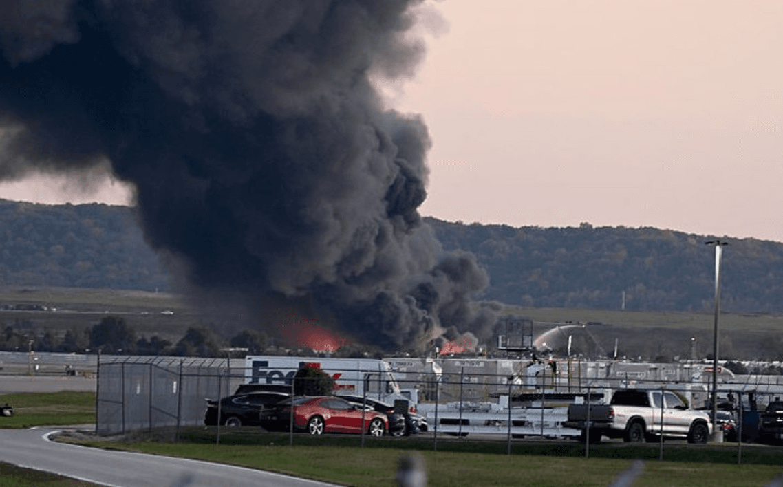 У США після злету розбився вантажний літак: є загиблі