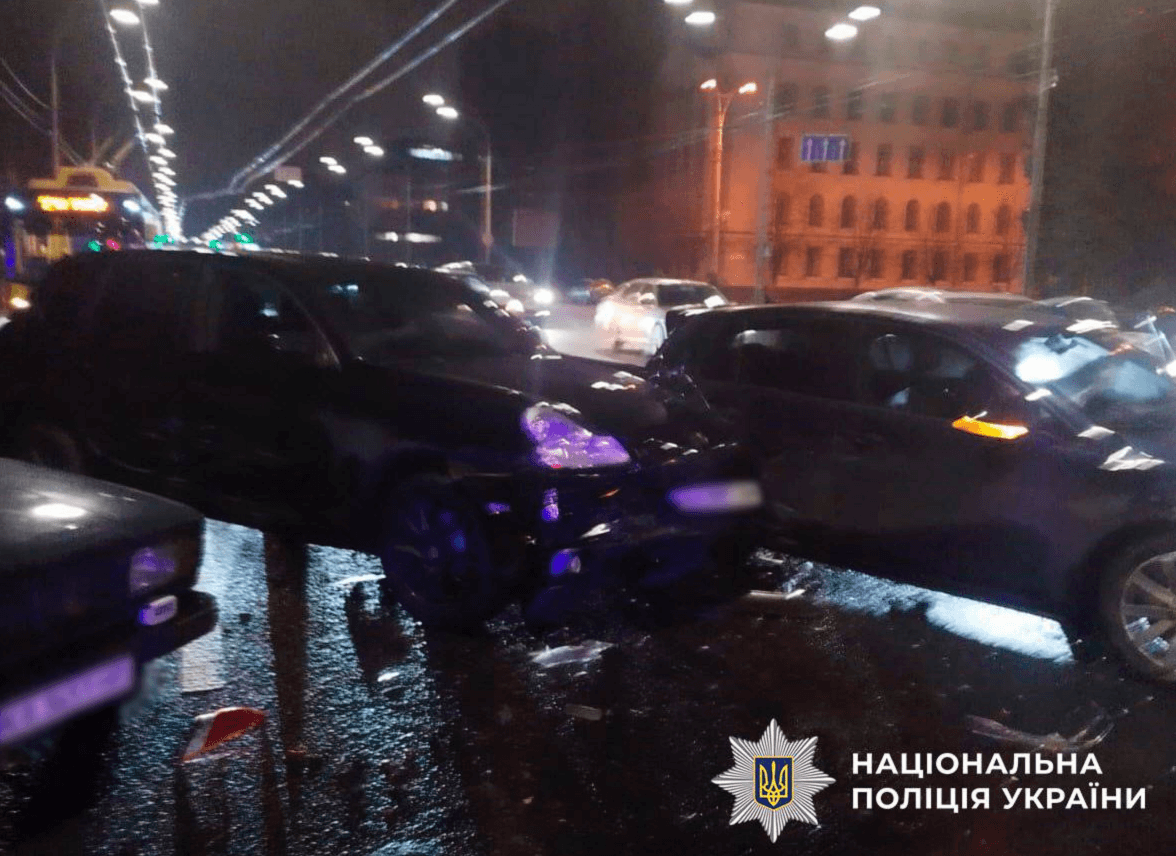 На Солом’янці п’яний водій Porsche вчинив ДТП та влаштував стрілянину
