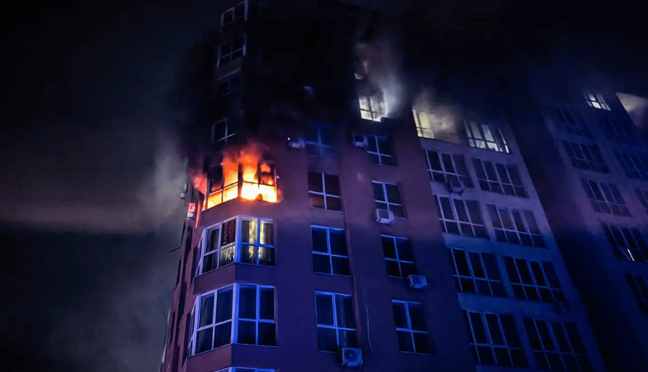 У Софіївській Борщагівці палала багатоповерхівка: 150 мешканців евакуювали