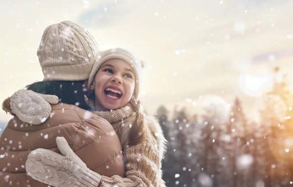 Повноцінний відпочинок на свята: коли розпочнуться і скільки зимові канікули у школярів