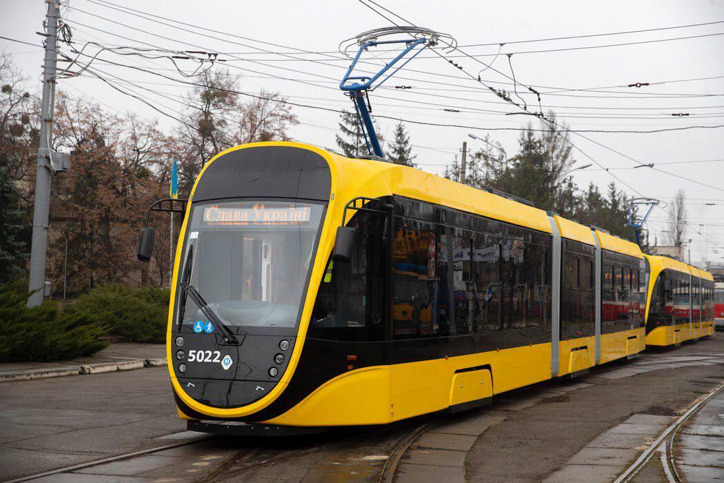 Низка трамваїв змінять маршрути через ремонт колій