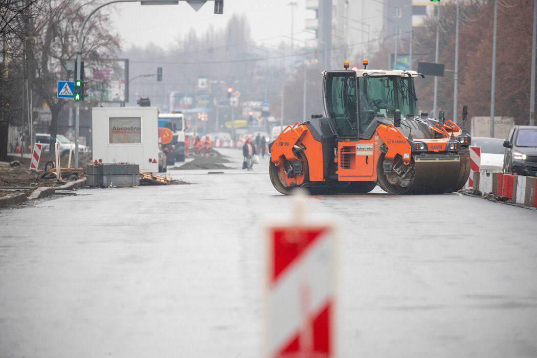 Капремонт Харківського шосе у розпалі: що вже зробили