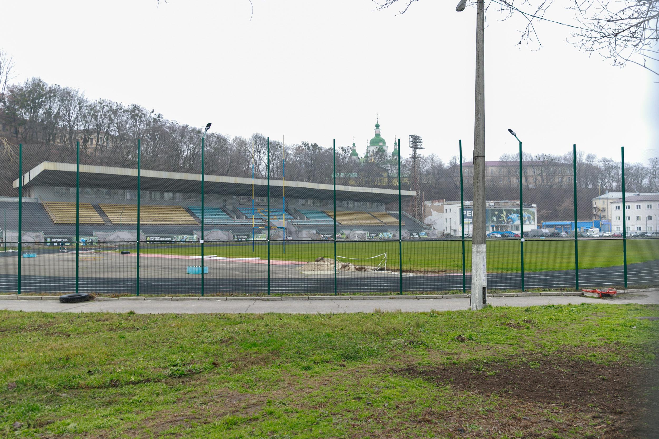 У Подільському районі відновлюють стадіон «Спартак» – що вже зробили