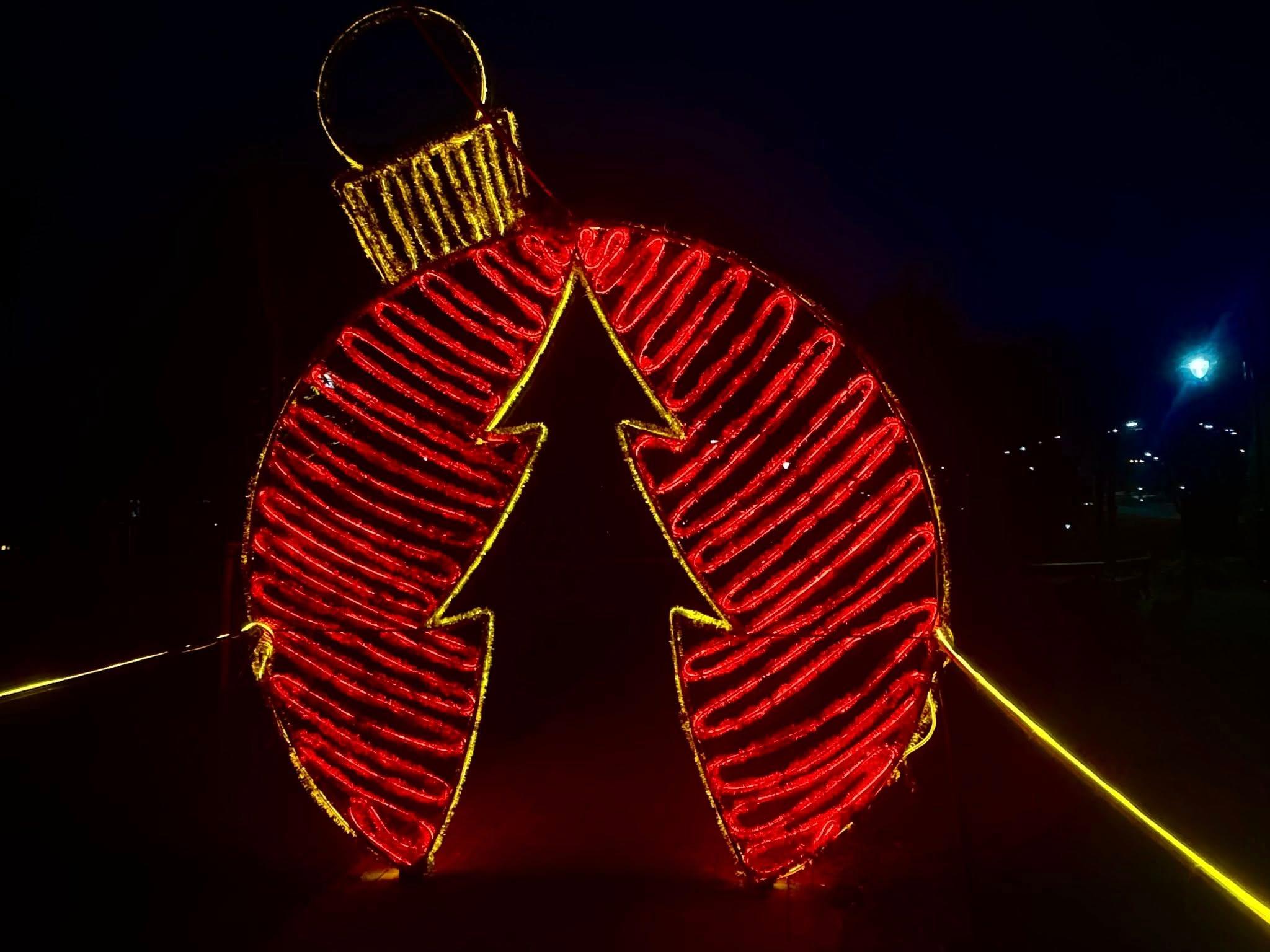 Усі райони Києва засяяли новорічними вогнями: де шукати святкові локації