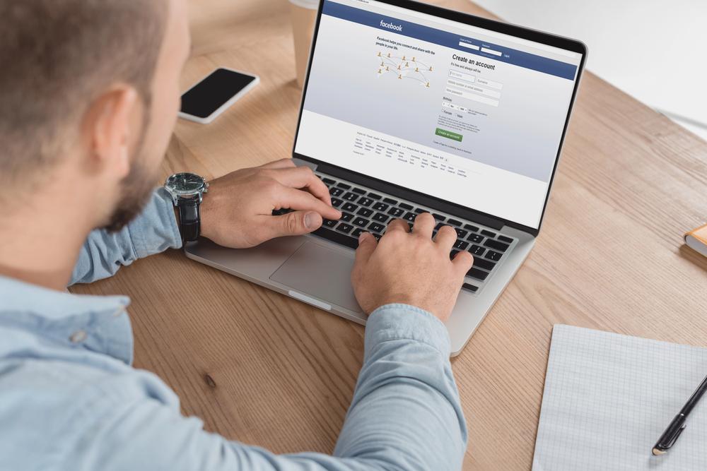 Шахраї викрадають акаунти у Facebook: як себе захистити