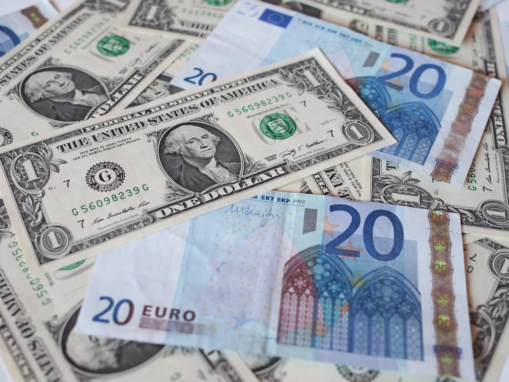 Курс у столичних обмінниках: де зараз вигідно обміняти валюту