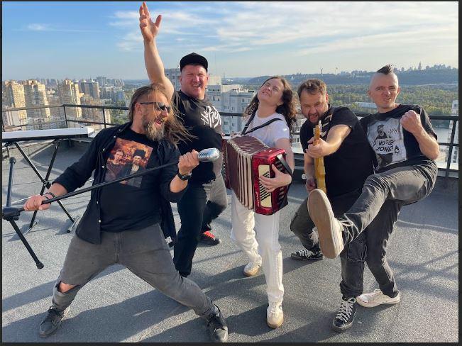 Зірковий грудень збору «НаШапку»: гурт ТІК, Тетяна Власова, Юрій Строкань та інші