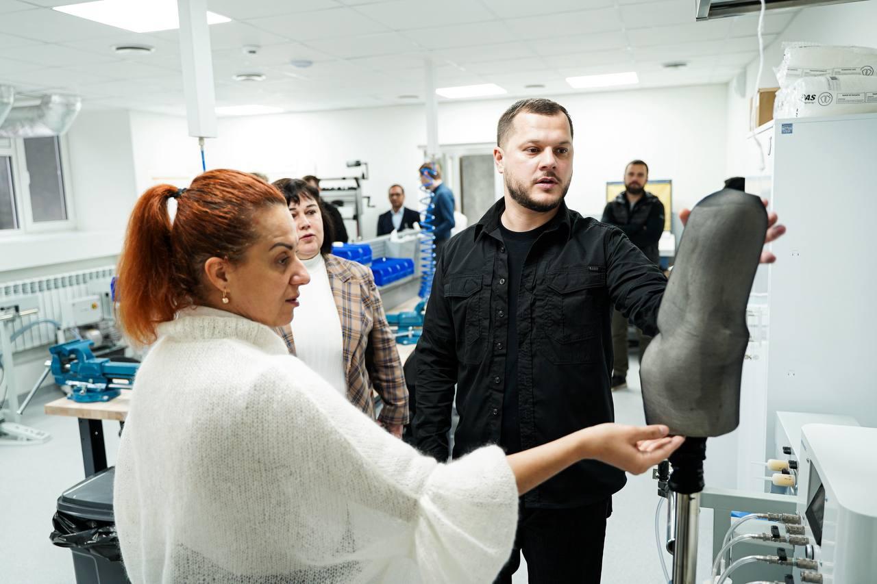 У Київській обласній клінічній лікарні запрацювала нова ортезно-протезна лабораторія