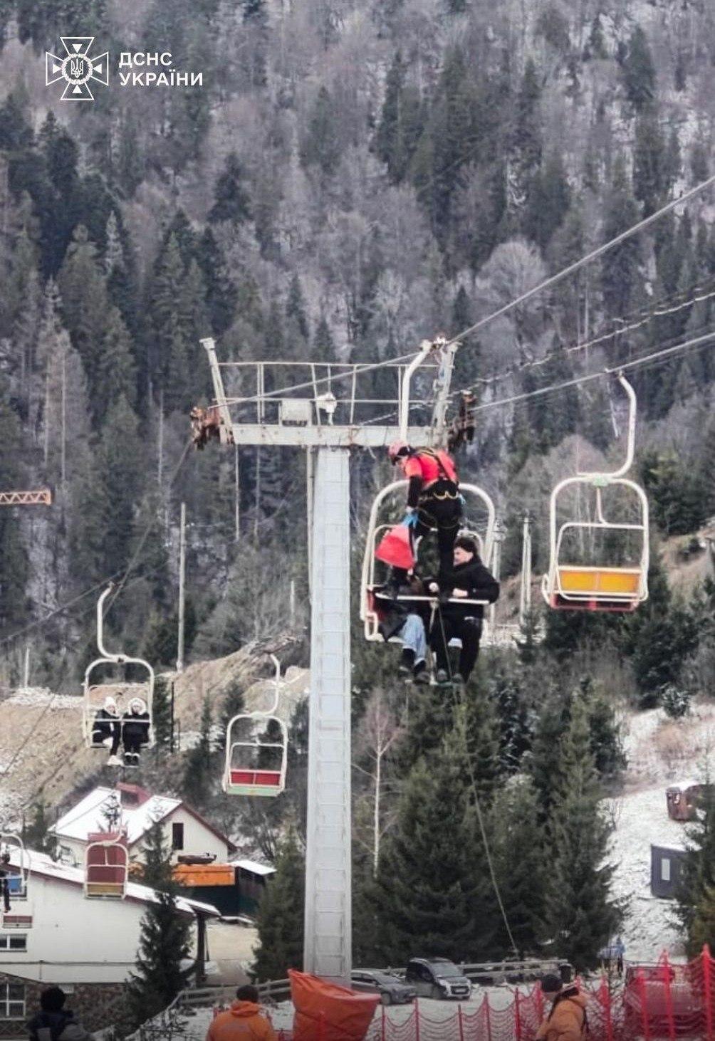 На горі Захар Беркут звільнили усіх людей, що застрягли на підйомнику