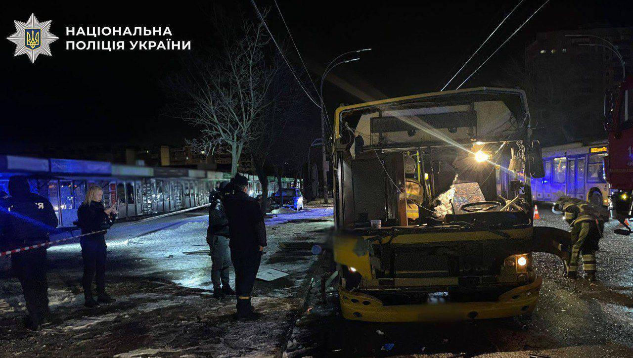У поліції повідомили, що потерпілих від вибуху автобуса на Подолі немає