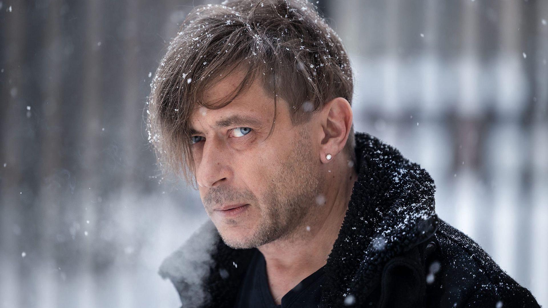 “Людям важко, холодно і страшно”: музикант з “Бі-2” закликав допомогти мешканцям міста Кам’янське