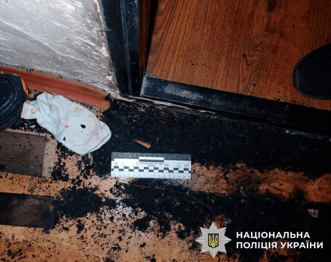 У Києві жінка, посварившись з донькою, підпалила двері її квартири