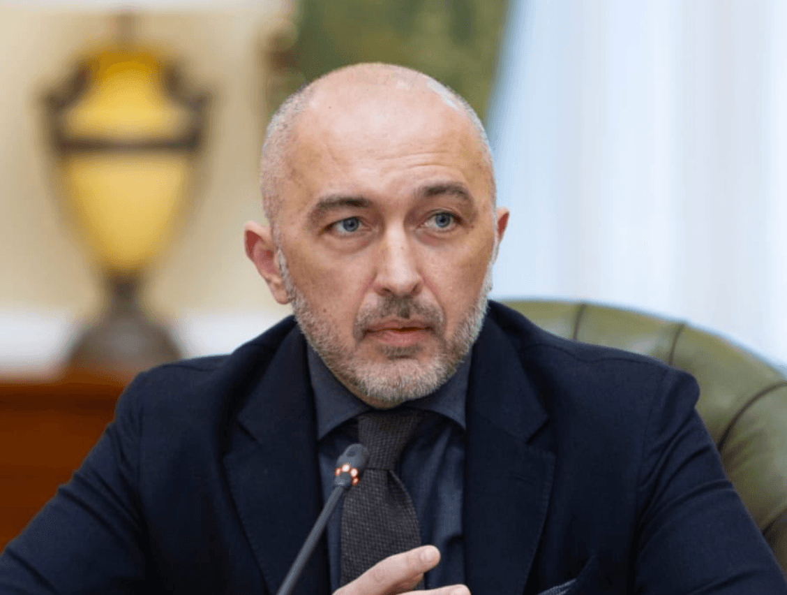 «Я доставлю картку особисто»: голова НБУ відреагував на інцидент з військовим у ПриватБанку