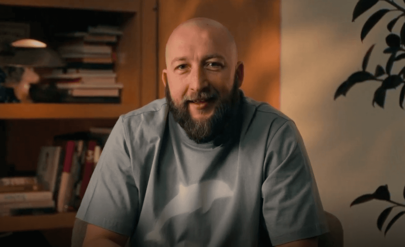 Актор фільму «Ти – космос» закликав українців брати тварин з притулків