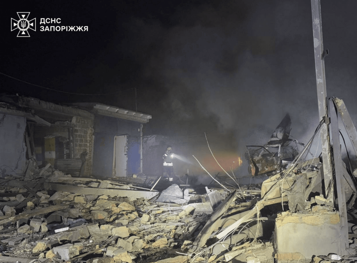 Ворог атакував Запоріжжя: у місті – масові руйнування та пожежі, є постраждалі