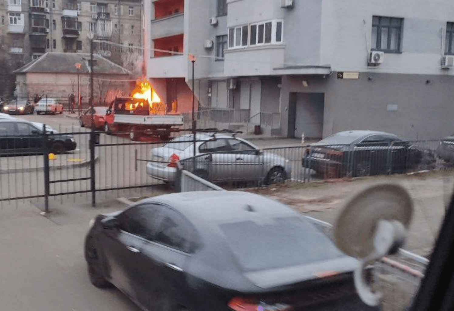 На Берестейському проспекті від генератора загорівся фасад будинку