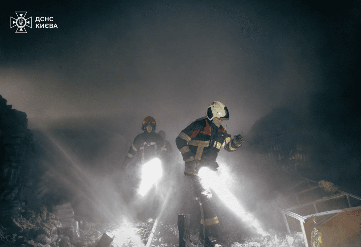 Масштабна пожежа сталася у Голосіївському районі: що відомо