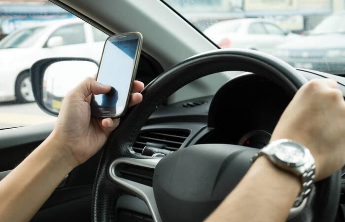 В одній з країн Європи за розмову по телефону за кермом доведеться заплатити штраф у 440 євро