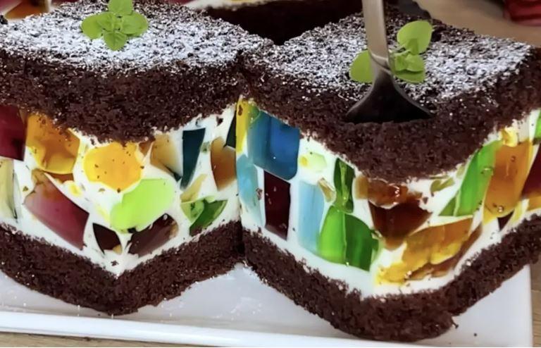 Торт “Бите скло” – швидкий у приготуванні десерт, що прикрасить свято
