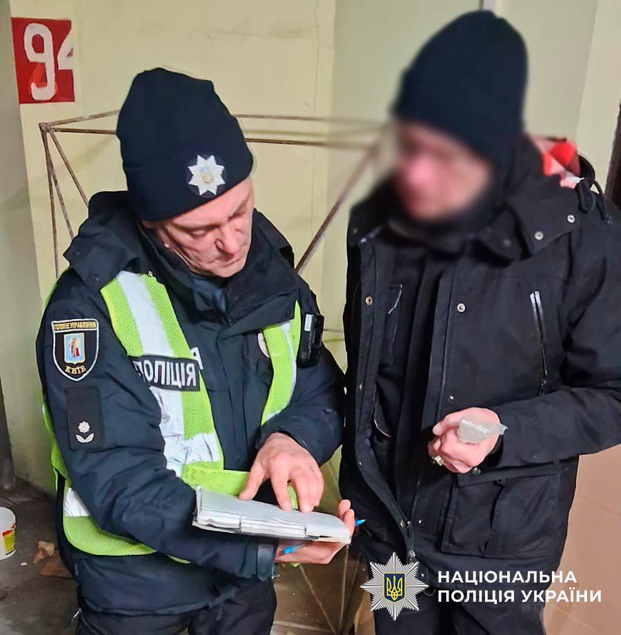 Охоронник не пустив людей до частини підземного паркінгу під час масованої атаки