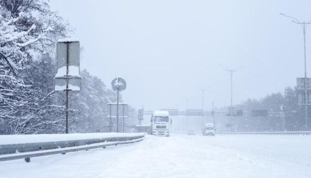 При погіршенні погоди у Київ не пускатимуть великогабаритний транспорт