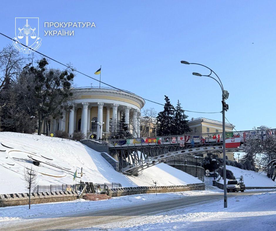 Прокуратура вимагає повернути державі легендарний Жовтневий палац