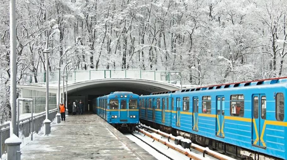 «Червона» лінія київського метрополітену відновила повноцінну роботу