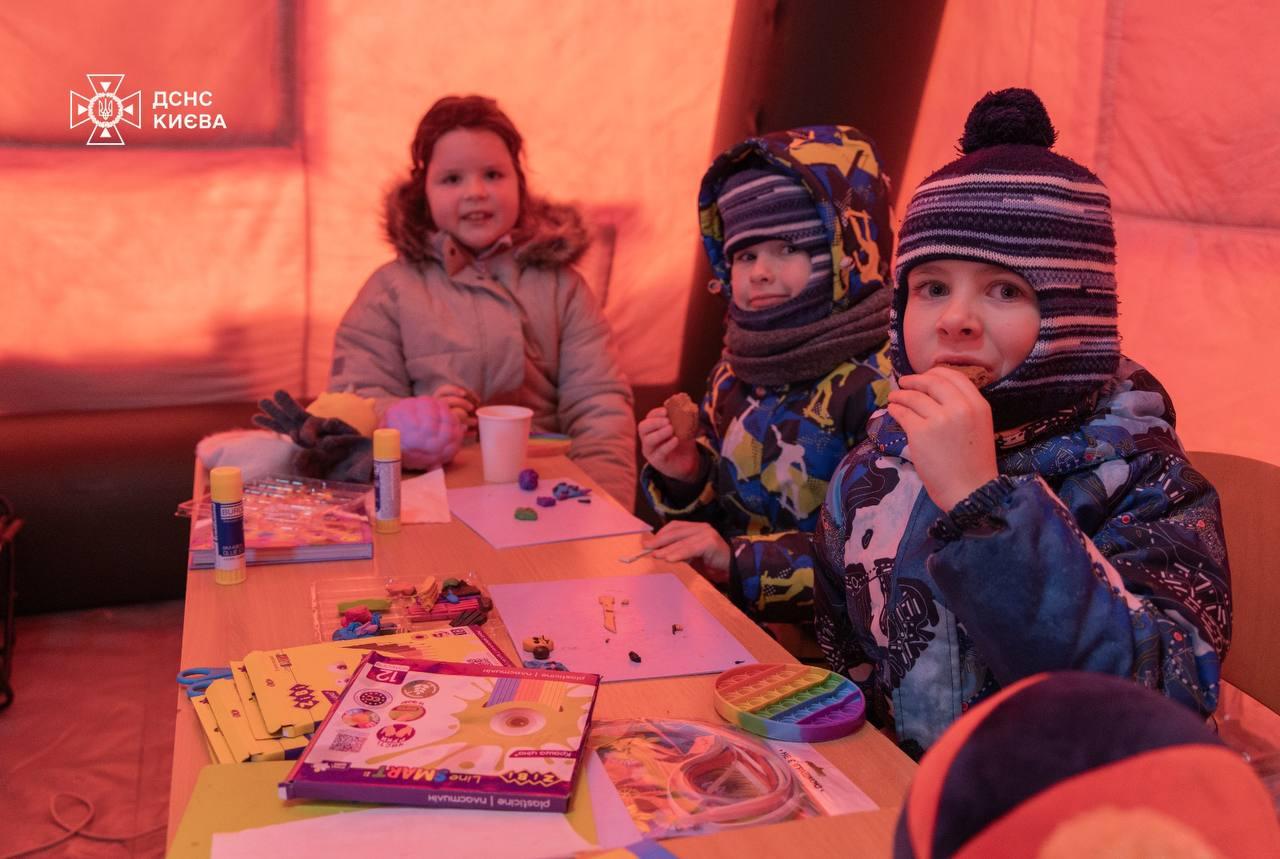 На Троєщині розгортають додаткові пункти обігріву з гарячим харчуванням і можливістю ночівлі