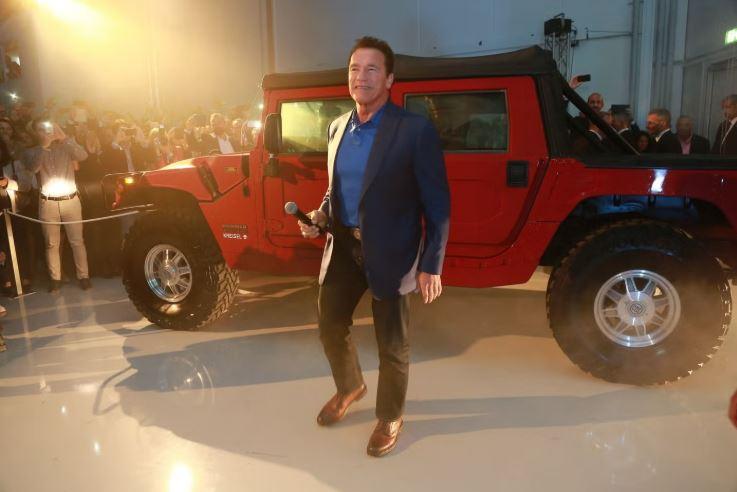 Арнольд Шварценеггер продає свій електричний Hummer H1