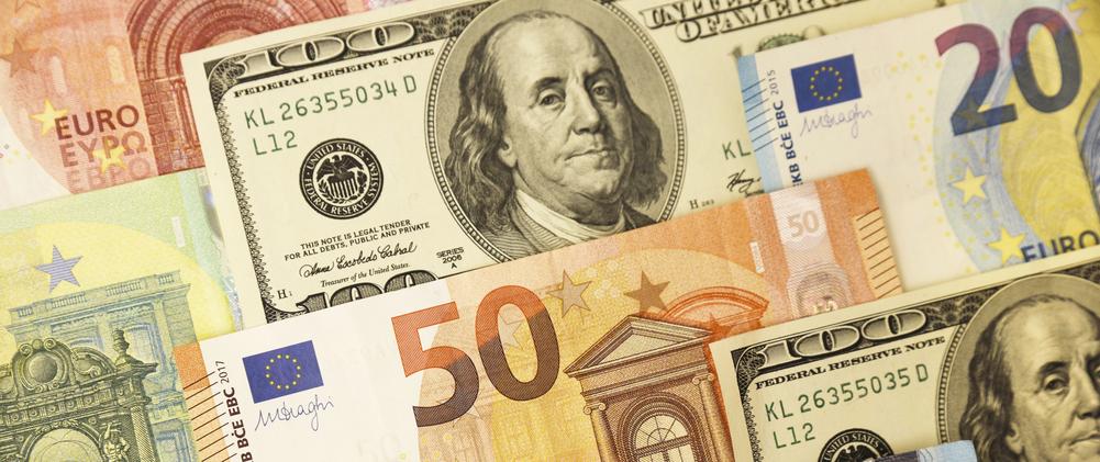 Який зараз курс у столичних обмінниках: де вигідно обміняти долари та євро