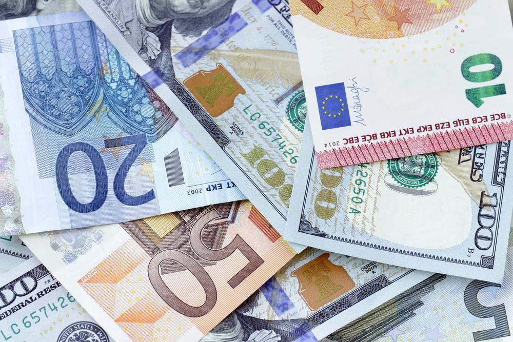 Який зараз курс у столичних обмінниках: де вигідно обміняти долари та євро