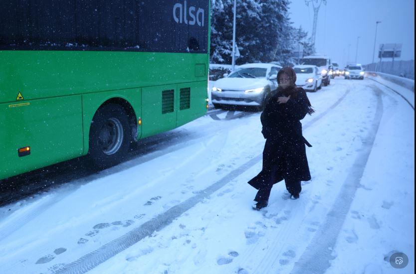 Шторм Крістін забрав життя щонайменше трьох людей у ​​Португалії і обрушився на Іспанію