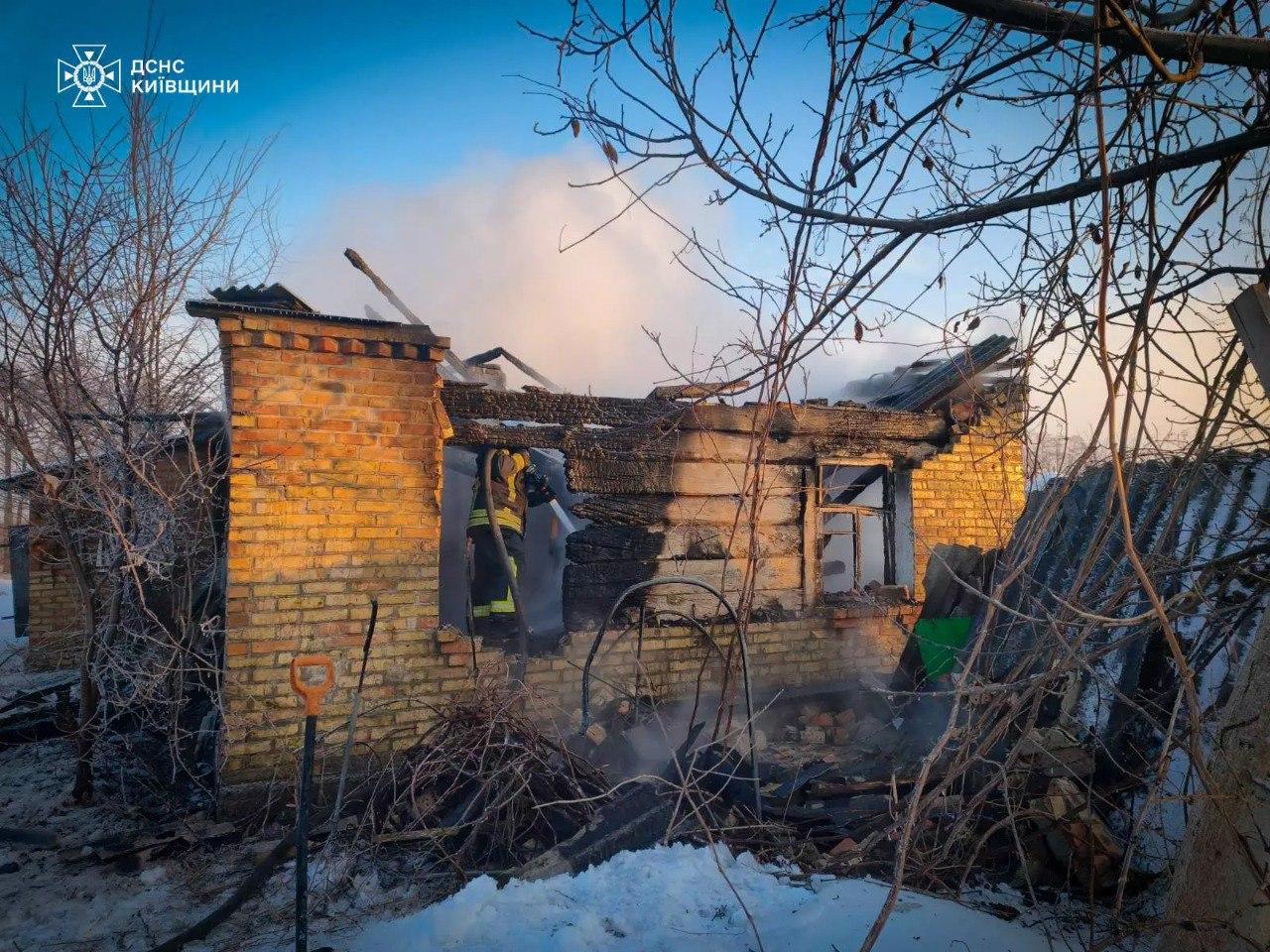 Пожежа в Зазим’ї: вогонь охопив приватний будинок, загинув чоловік