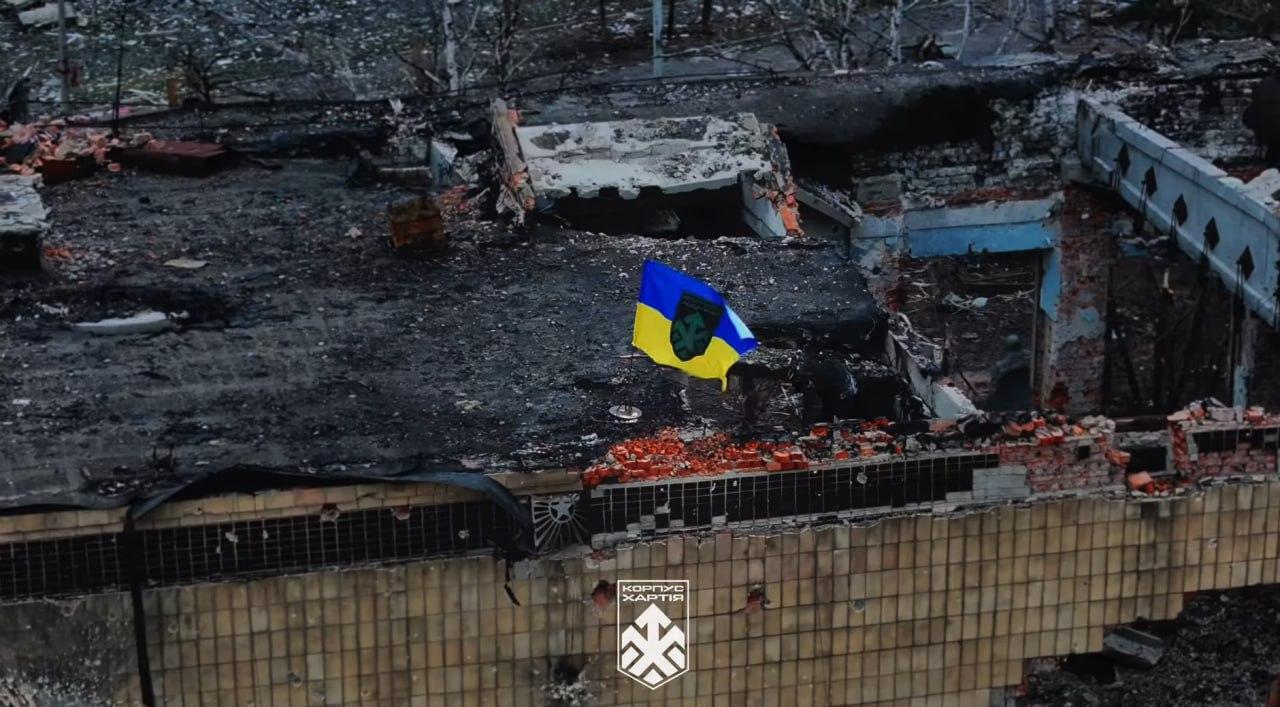 У Куп’янську на даху міськради встановлено державний прапор України (відео)